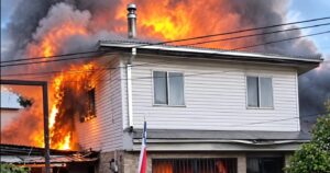 Reportan al menos dos viviendas totalmente destruidas por incendio en sector oriente de Talca