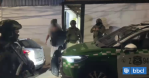 Cae banda que robaba autos en región de Tarapacá para luego venderlos en Bolivia: hay 28 detenidos