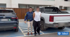 Detienen a dos médicos acusados de vender licencias falsas por hasta  mil pesos