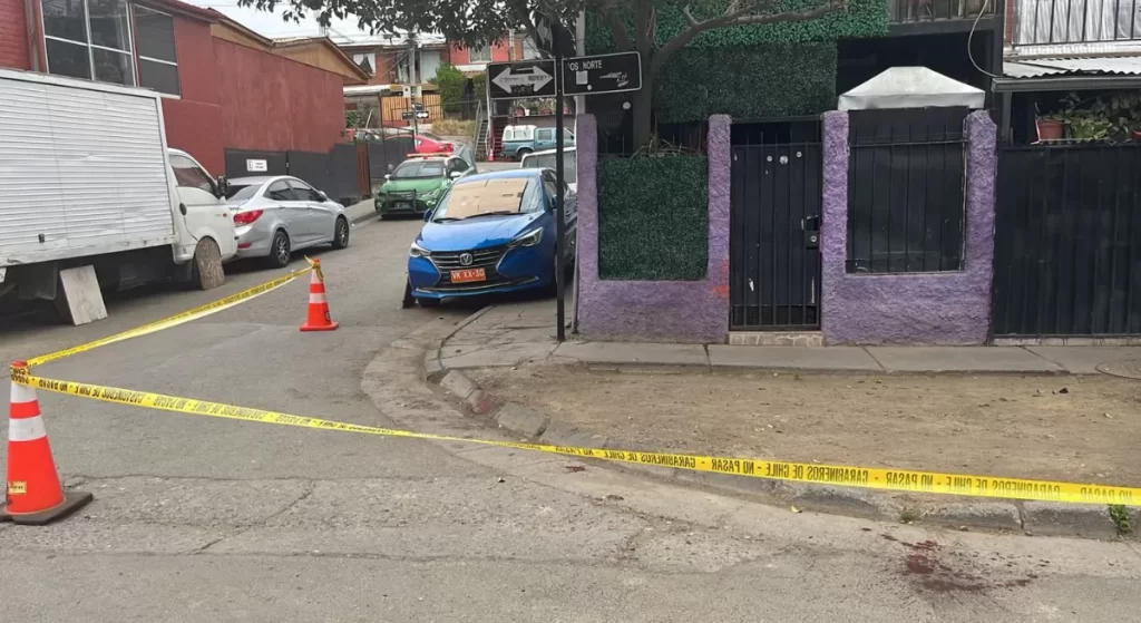Joven de 25 años en riesgo vital tras ser baleado y apuñalado en Lo Barnechea